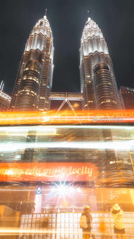 马来西亚吉隆坡双子塔光轨