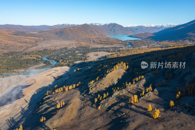 新疆北疆阿勒泰喀纳斯风景区秋天神仙湾