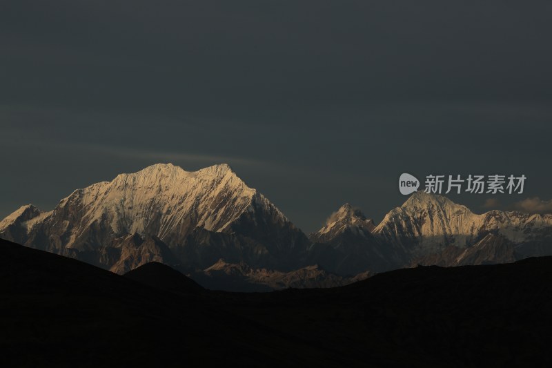 日照金山