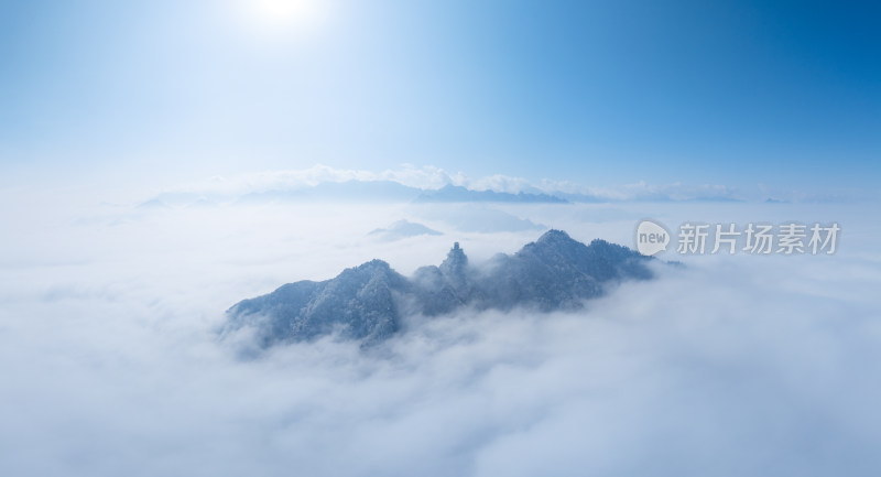 航拍雪后云海上雾中山顶寺庙秦岭南五台