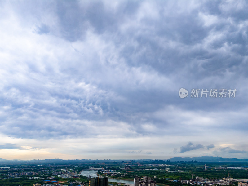 广西贵港城市风光天空白云航拍图