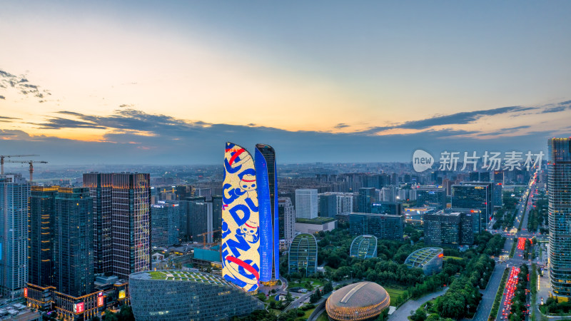 成都金融城地标建筑双子塔傍晚风景