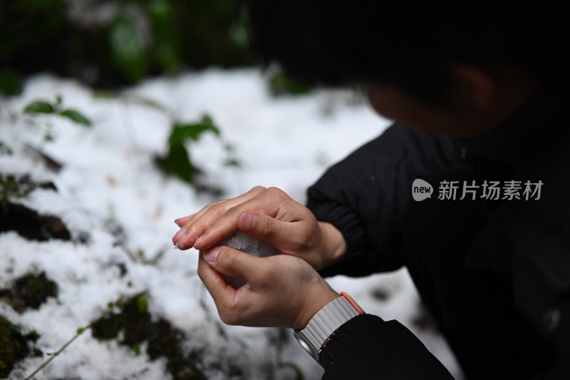 堆小雪人近景