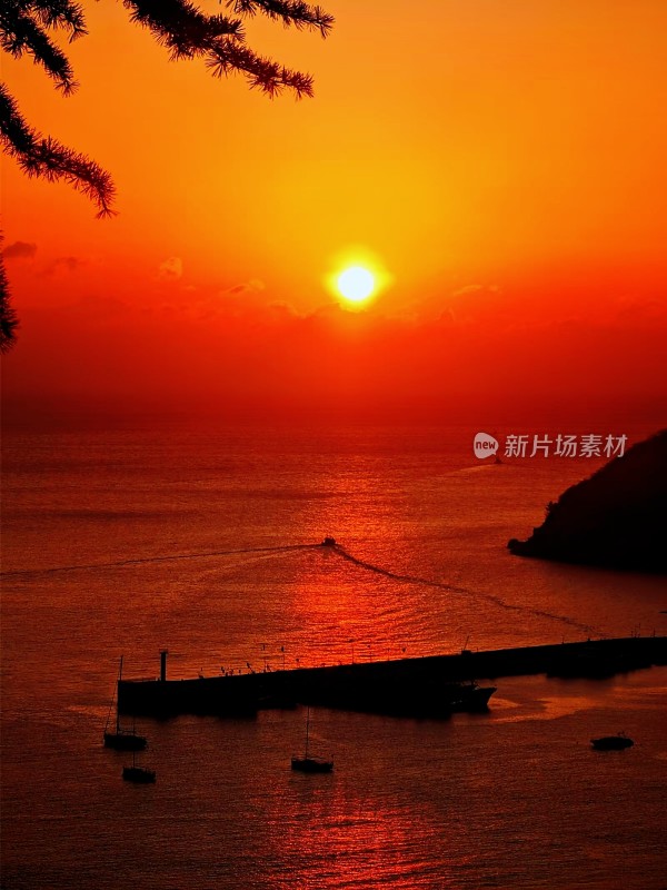 海上日落及船只景象