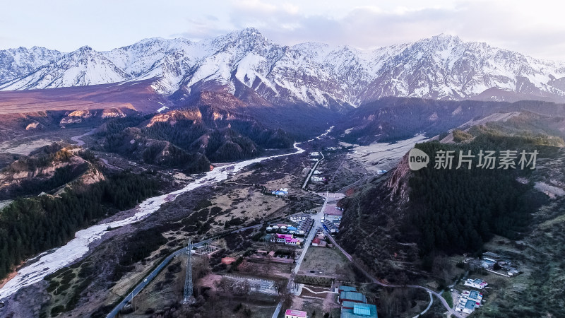 中国祁连山冬季雪景航拍