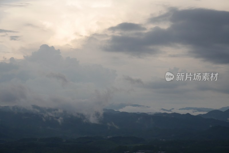 丹霞山大山里的天空