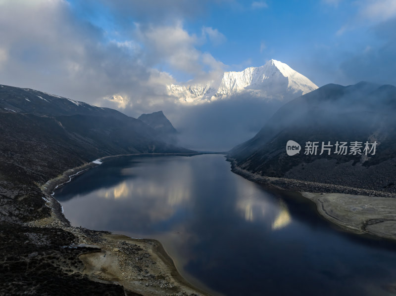 西藏山南洛扎秘境库拉岗日白马林措航拍