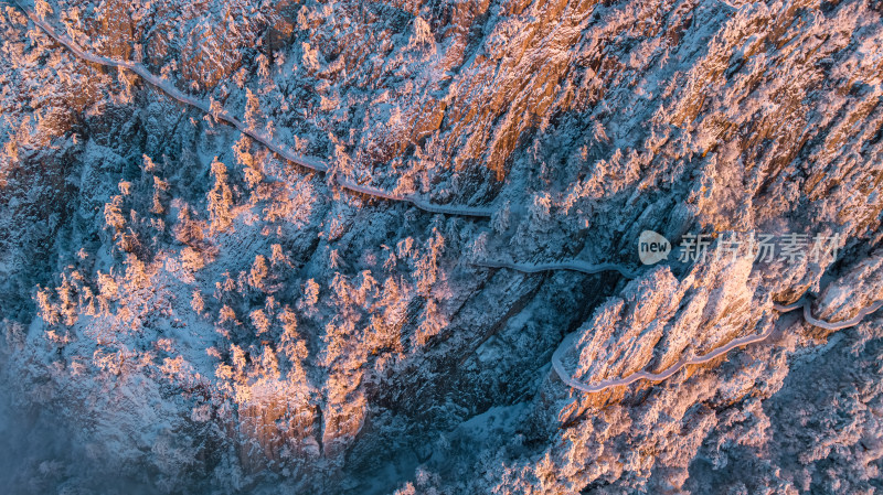 河南老君山清晨雪后云海日出航拍