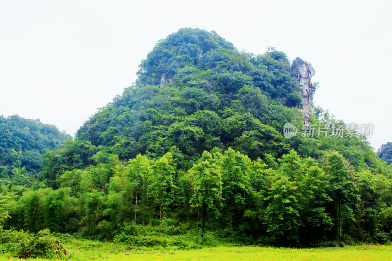 山峰云雾喀斯特风景自然户外