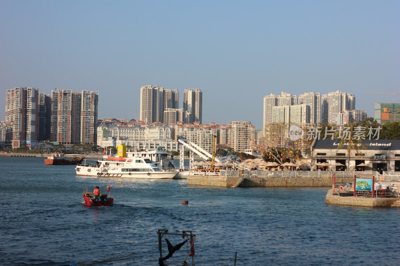 城市海港与高楼景观