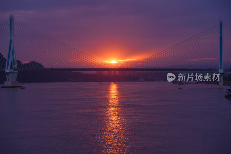 宜昌长江上的唯美日落