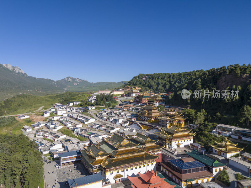 甘南郎木寺全景寺院金顶建筑航拍