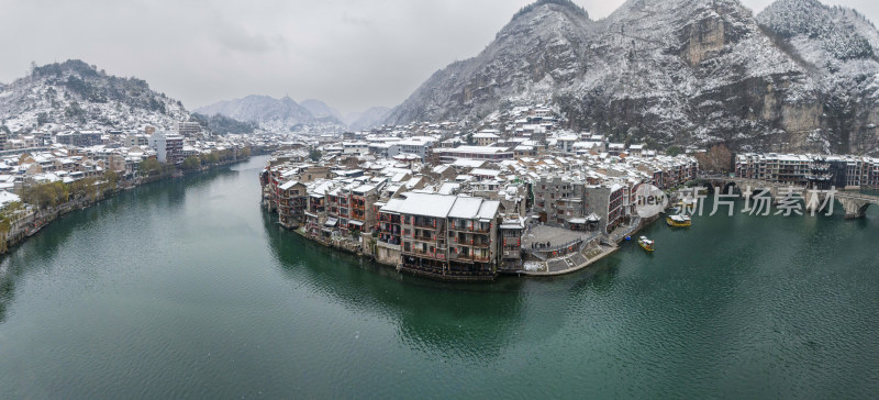 航拍东方威尼斯镇远古城雪景