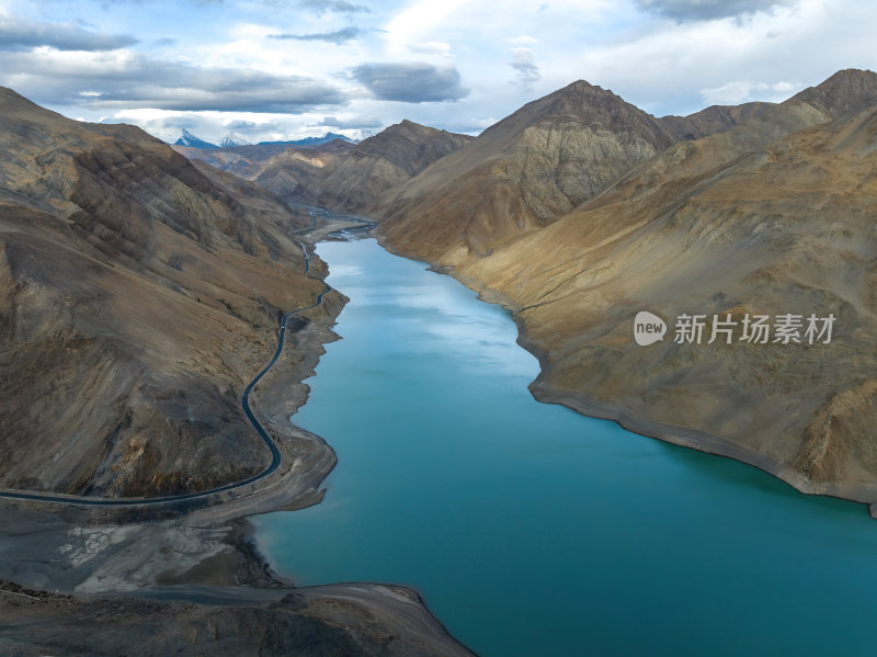 西藏日喀则满拉水库雪山湖泊高空航拍