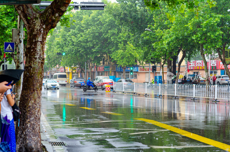 下雨天的青岛市四方老城区