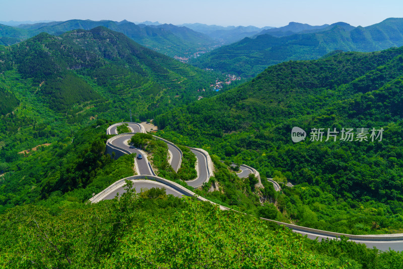 青州仰天山风景区九龙盘盘山路景观