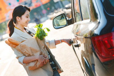 购物后的青年女人