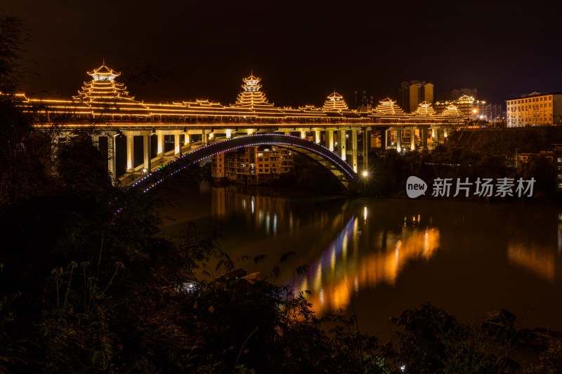 广西三江县风雨桥夜景
