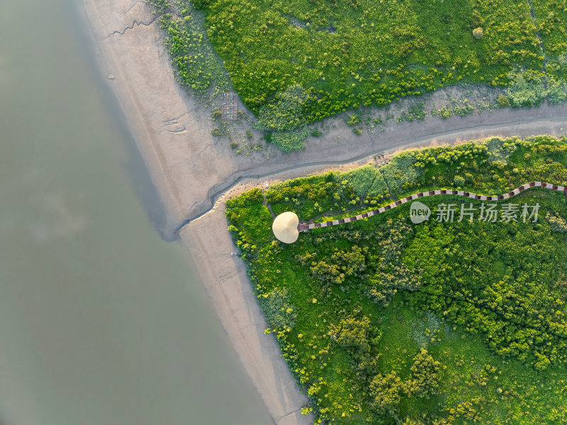 广东大湾区深圳前海湾涂滩日落城市航拍