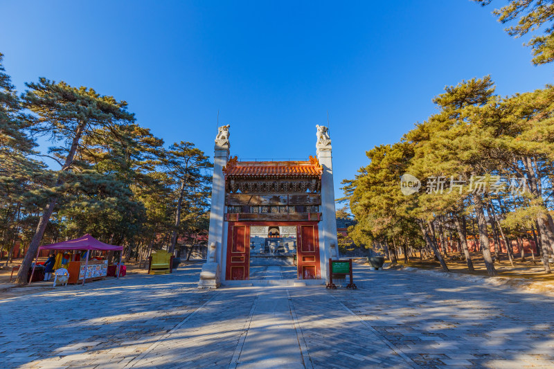 河北唐山市遵化清东陵裕陵的二柱门