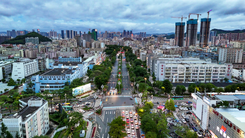 广东深圳龙华区城市交通航拍图