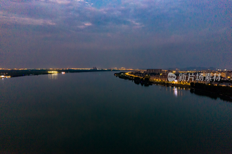 湖北襄阳汉江凤雏大桥夜景航拍图