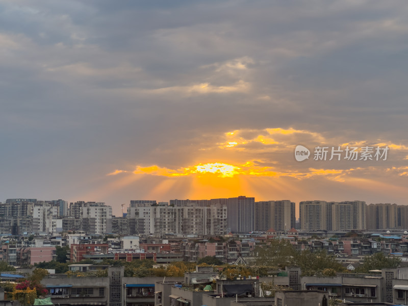 城市日落晚霞