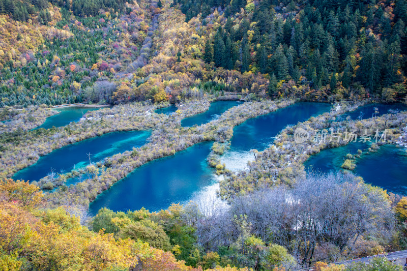 九寨沟秋色，树正群海湖光山色五彩斑斓