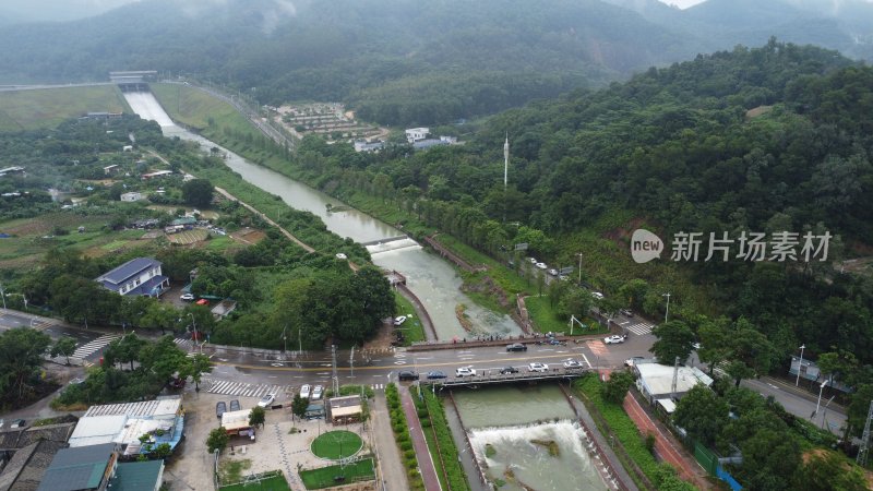 广东东莞：雨后清溪湖水库泄洪