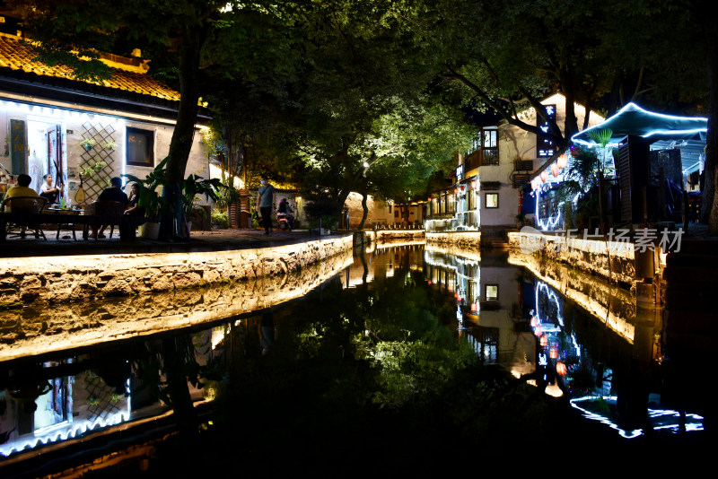 江苏苏州同里古镇水乡夜景