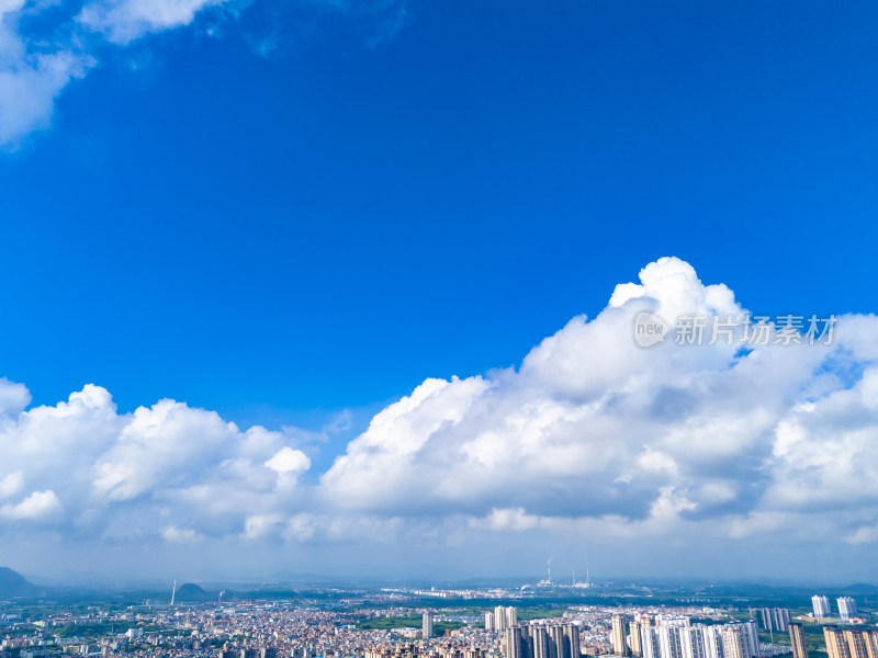 九江城市建设蓝天白云航拍图