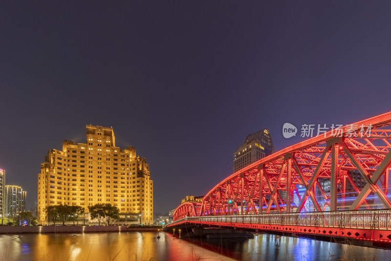 上海外白渡桥上海大厦百老汇大厦夜景