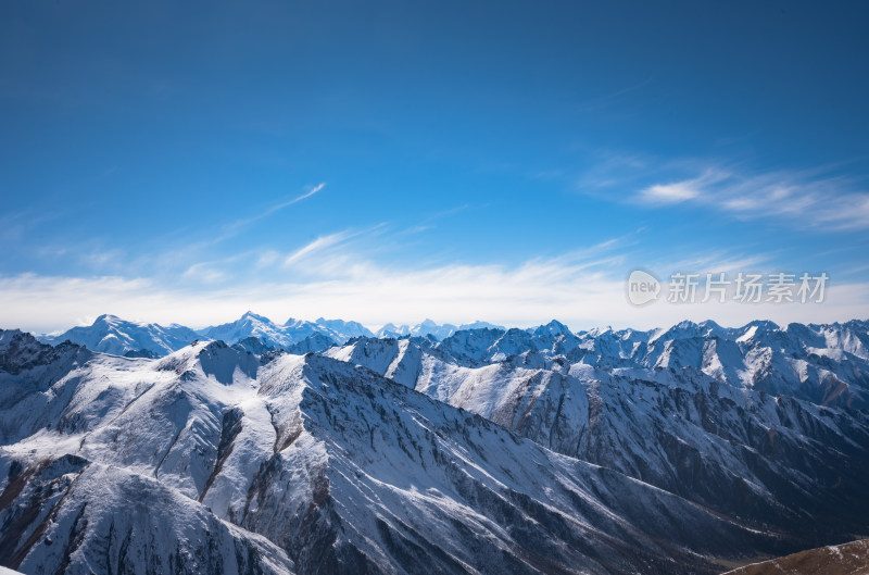 新疆天山山脉雪山山峰山脉