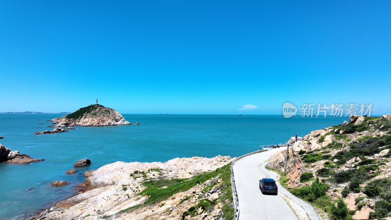 汽车行驶在海边公路航拍风景旅拍旅行自驾游