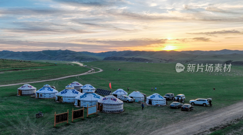 内蒙古大草原上的蒙古包