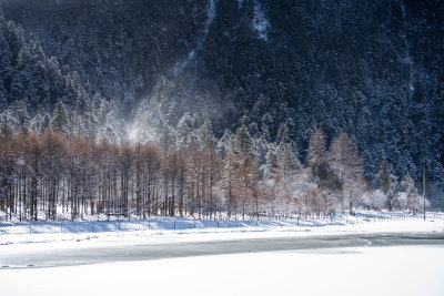 川西毕棚沟磐羊湖雪山彩林