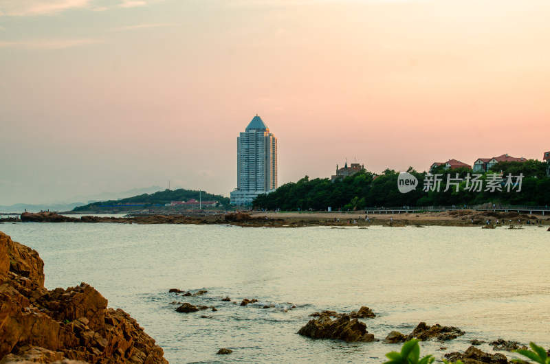 山东青岛太平角公园黄昏海滨风景