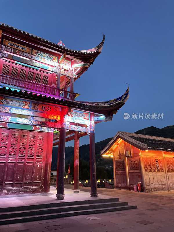 四川阿坝州松潘县松州古城城楼夜景