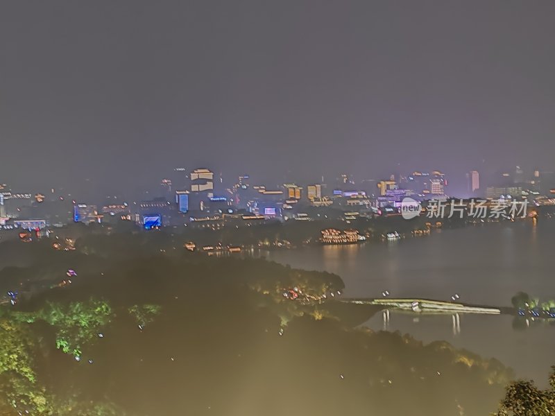 夜景下的城市灯光璀璨景象