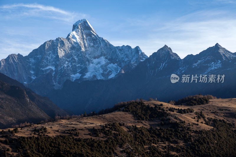 在巴郎山远眺四姑娘山