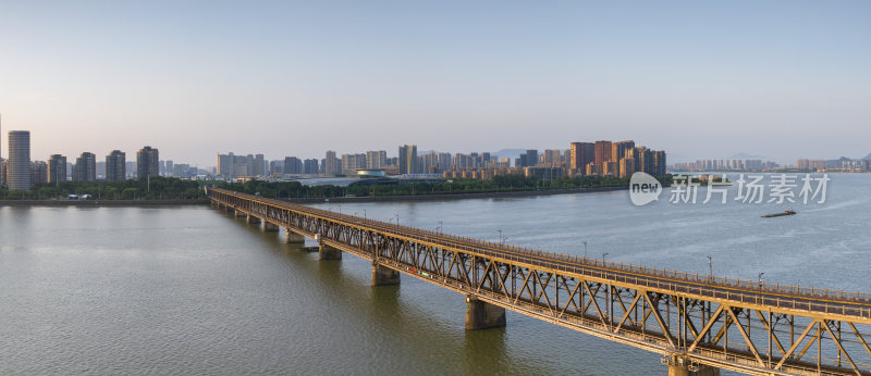 杭州市钱塘江大桥沿岸航拍