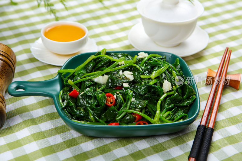 鲜香诱人炒菠菜