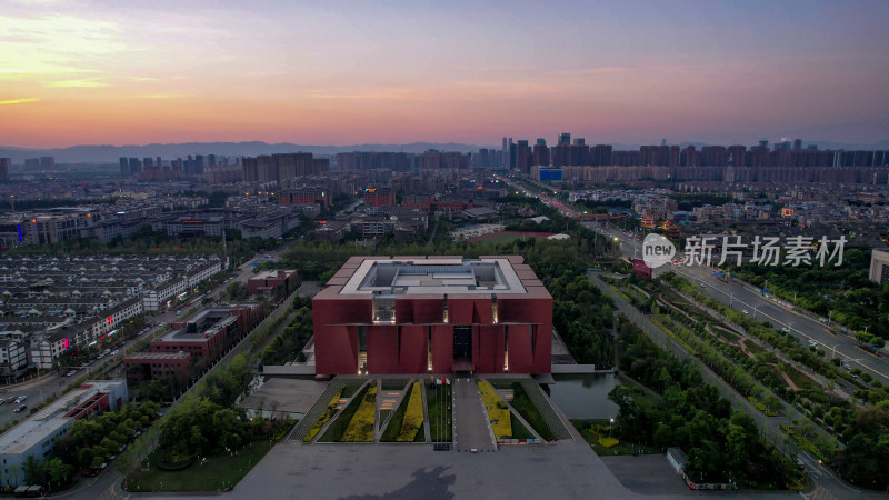 云南丽江城市夜景灯光航拍图