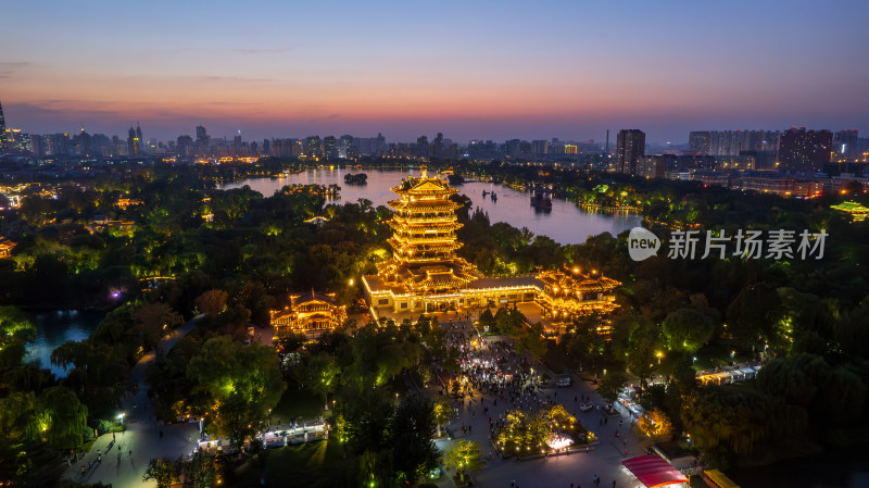 山东济南大明湖夜景航拍灯光