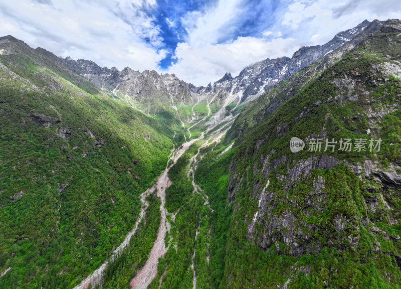 四川阿坝理县理小路自驾游沿途高山雪山