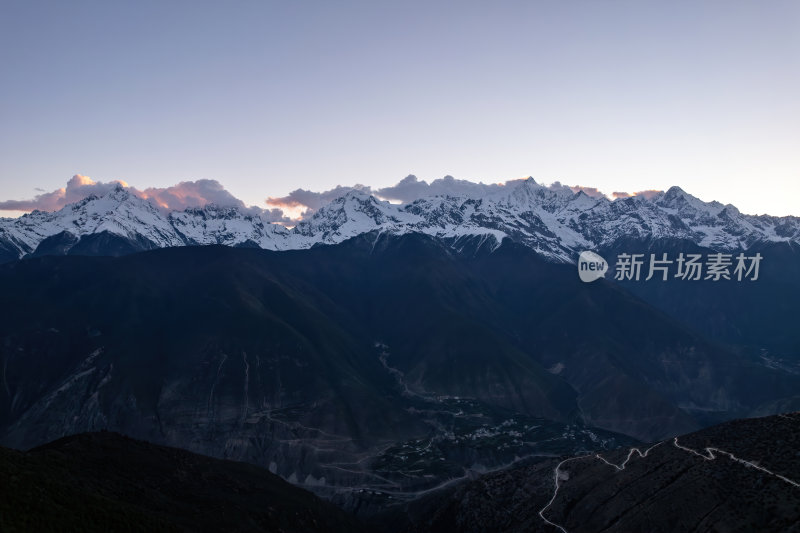 云南香格里拉飞来寺梅里雪山卡瓦博格峰航拍