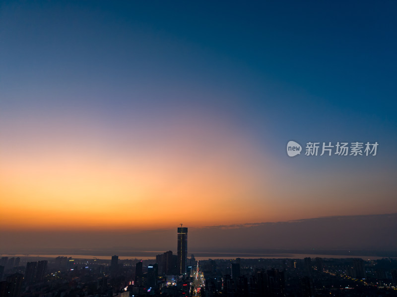 湖南岳阳晚霞夜景航拍图