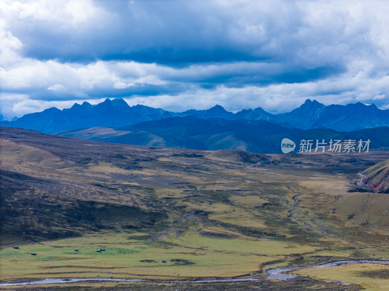 川西理塘格聂自然风景