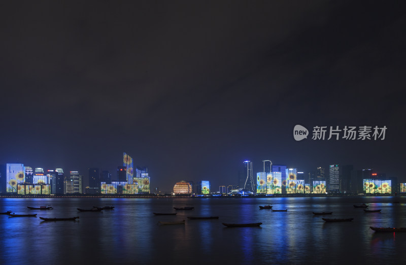 杭州钱江新城夜景前景小船