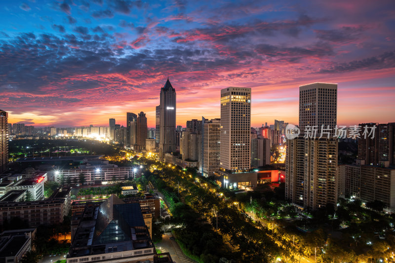 海南海口CBD都市绚丽色彩的暮色城市剪影